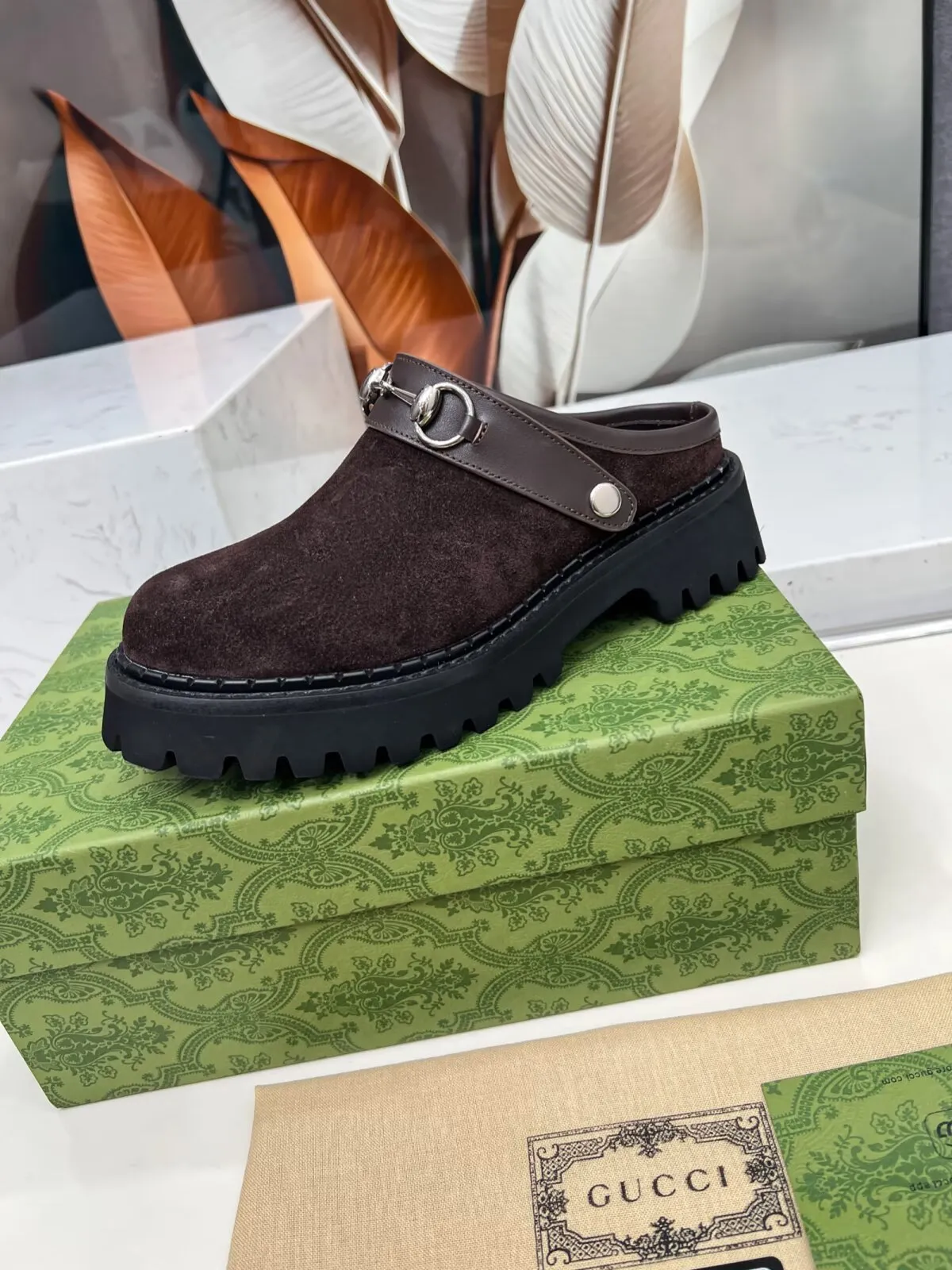 👟👟Ex-factory price 480👟👟 GUCCI British-style fashion slippers, lazy design back stumbling ➕thick sole increased height, empty back shape looming with exposed ankles, super cool when walking, age-neutral style, wide audience, Fabric: cowhide, mercerized cow suede Lining/foot pad: cowhide Outsole: foam outsole Heel height: 5cm Number of yards: 35-42 (customized numbers at both ends) Color: 4 colors available: black, brown, and military green Packing: card, bag